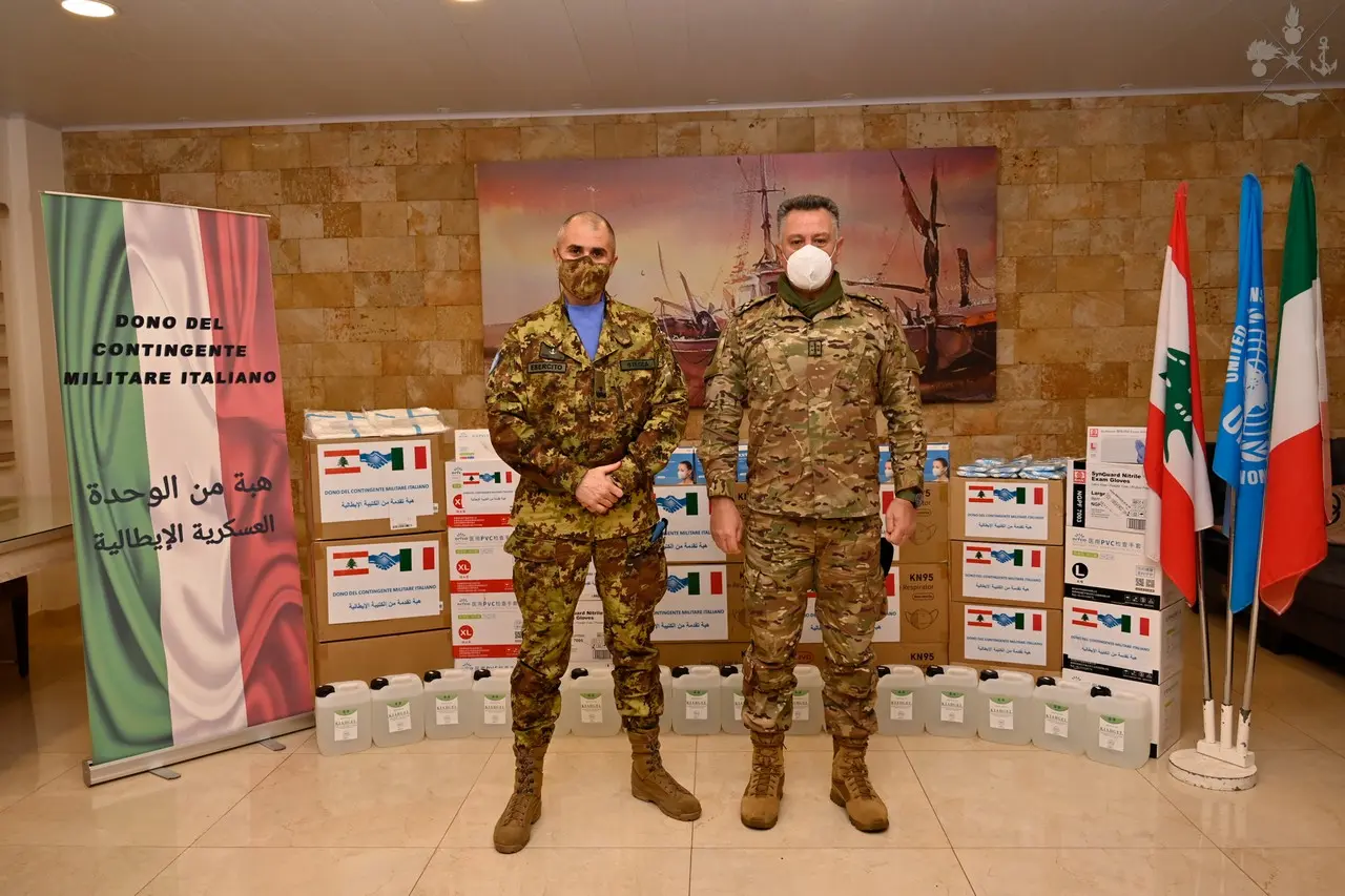 Libano: i "Caschi blu" italiani donano presidi sanitari alle forze armate locali