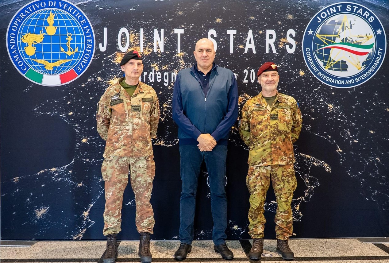 Da sinistra: il generale Luciano Portolano, capo di Stato Maggiore della Difesa, il ministro della Difesa Guido Crosetto, ed il generale di Corpo d’Armata Giovanni Maria Iannucci Comandante operativo di vertice interforze (Covi)
