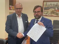 28 marzo 2023, “Patto di amicizia” firmato a Cagliari tra Regione Sardegna ed Aeroitalia, sulle rotte in continuità territoriale: Gaetano Intrieri ceo della compagnia ed Antonio Moro assessore regionale Trasporti