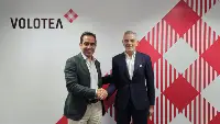 Napoli, 9 maggio 2024. Presidente ed ad Atitech Gianni Lettieri (a destra) ed il fondatore e ceo Volotea Carlos Muñoz (a sinistra), hanno sottoscritto un importante contratto di affidamento di servizi di manutenzione per la flotta del vettore aereo