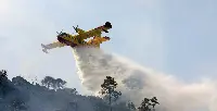 Avincis. Aereo Canadair durante una operazione antincendio