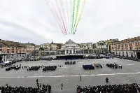 Accademia Aeronautica: passaggio delle "Frecce Tricolori" mercoledì 5 aprile 2023 in Piazza del Plebiscito a Napoli al termine della cerimonia di giuramento e battesimo degli allievi del corso Drago VI, ovvero della 1^ classe dei corsi regolari AA