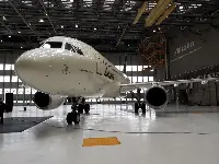 Aereo Airbus A-319 -con marche EI-IML- di Alitalia in un hangar dell'aeroporto di Roma-Fiumicino