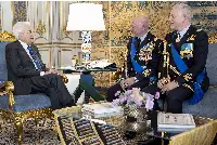 Palazzo del Quirinale, 12/05/2025 (II mandato) Il presidente Sergio Mattarella nel corso dell'incontro con il generale Squadra aerea Luca Goretti ed il parigrado Antonio Conserva, capo di SM uscente e subentrante