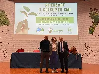 Adiconsum nazionale (3-5 maggio a Roma VIII congresso) rieletto Carlo De Masi, presidente (a destra), nuova segreteria nazionale composta da Pierpaola Pietrantozzi (al centro) e da Andrea Di Palma (a sinistra)