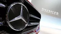 Logo Mercedes con dietro scritta Daimler