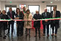 Aeroporto “San Francesco d’Assisi” di Perugia, 22 novembre 2023. Taglio del nastro inaugurazione due nuovi gate di imbarco, portando da quattro a sei il numero totale di quelli disponibili presso l’area partenze del terminal: presidente Regione Umbria Donatella Tesei (al centro), vicino a lei Antonello Marcucci presidente Sase e direttore Umberto Solimeno (a sinistra)