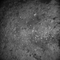 Una foto dell'asteroyde Ryugu scattata dalla sonda Habuyasa 2