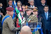 Roma, 27 febbraio 2024. Cambio comando a capo di Stato Maggiore Esercito: il generale di Corpo d'Armata Pietro Serino cedente consegna la Bandiera al parigrado Carmine Masiello (subentrante)