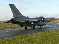 Un F-16 della base di Aviano (foto di Sergio Morari)