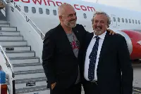Primo ministro della Repubblica di Albania, Edi Rama (a sinistra) accolto all'aeroporto di Bari dal presidente della Regione Puglia, Michele Emiliano