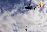 Un elicottero dei Vigili del Fuoco “Drago 142" del Reparto volo di Catania è intervenuto per soccorrere una mucca in località Noto (Siracusa) imbracata con apposite funi di sicurezza