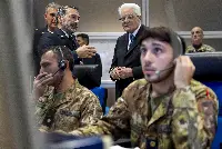 Ciampino, 11/11/2025 (II mandato) Al presidente Sergio Mattarella nel corso della visita al Centro radar Acc (Area Control Center) di Enav viene illustrata l’isola dedicata all’Aeronautica militare
