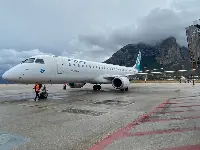 Aereo Embraer E-195LR di Air Dolomiti atterrato all'aeroporto "Falcone-Borsellino" di Palermo