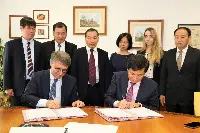 Il presidente Anac Raffaele Cantone e l’ispettore generale di governo della Repubblica socialista del Vietnam, Le Minh Khai, firmano a Roma protocollo d’intesa per rafforzare cooperazione