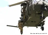 Elicottero militare durante un'esercitazione
