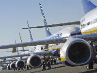Five airplanes of Ryanair