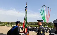 Caserta, 16 aprile 2025. AMI: gli allievi del corso Falco VI giurano fedeltà alla Repubblica italiana, cerimonia suggellata dal tradizionale passaggio degli aerei "Frecce Tricolori"