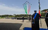 Caserta, 16 aprile 2025. AMI: gli allievi del corso Falco VI giurano fedeltà alla Repubblica italiana, cerimonia suggellata dal tradizionale passaggio degli aerei "Frecce Tricolori"