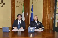 Accordo AMI-Bocconi: professore Gianmario Verona ed il capo di SM Aeronautica, generale di Squadra Enzo Vecciarelli