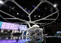 Il taxi aereo elettrico 2X frutto della collaborazione tra Geely e Volocopter e presentato al Salone di Shanghai 2021