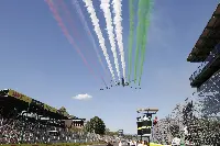 Aereo A-350 di ITA Airways alimentato Saf (Sustainable Aviation Fuel) ed i velivoli MB-339 "Frecce Tricolori" sorvolano il cielo di Monza in occasione del GP d'Italia dell'11 settembre 2022