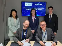 Signature of the cooperation agreement between Thales Alenia Space and SpeQtral into the chalet Thales Alenia Space during the "Paris Airshow 2025" From left: Robert Bedington, CTO and co-founder of SpeQtral and Christophe Valorge, CTO of Thales Alenia Space