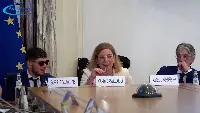 Roma, 16 maggio 2024. Le prime due persone impiegate nel progetto “Volare oltre la vista, destinazione inclusione” lavorativa di persone cieche ed ipovedenti nel settore handling aeroportuale, vicino al parlamentare Alberto Torreggiani (FI) presente all'iniziativa
