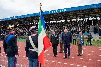 Roma, 27 febbraio 2024. Cerimonia di cambio comando a capo di Stato Maggiore Esercito: il ministro della Difesa Guido Crosetto saluta la Bandiera di guerra dell'Esercito